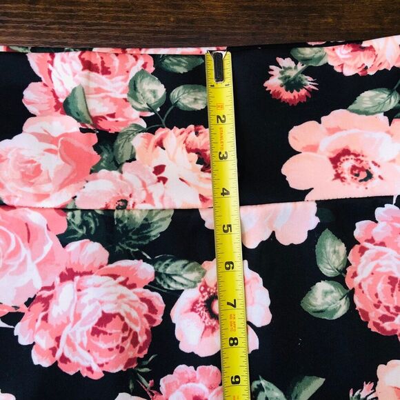Silhouette NYC Womens Pencil Skirt 2X Black Rose Floral Print Moody Maximalist - Picture 7 of 7